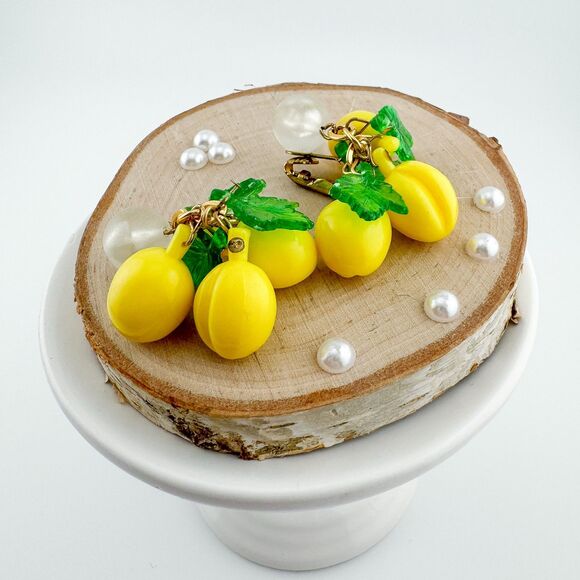 Vintage Lucite Lemon Clip-On Earrings Bunch Dangle Drop Yellow Fruit Retro - Picture 2 of 8